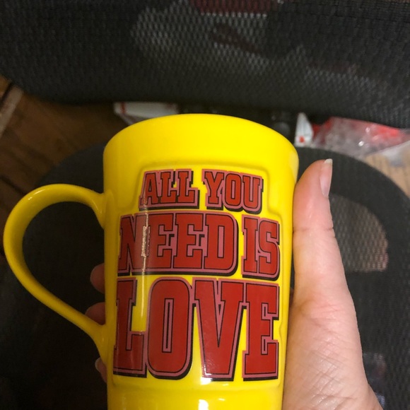 2008 Beatles Yellow Submarine Mug -$35 or $30 w/offer - Picture 3 of 3